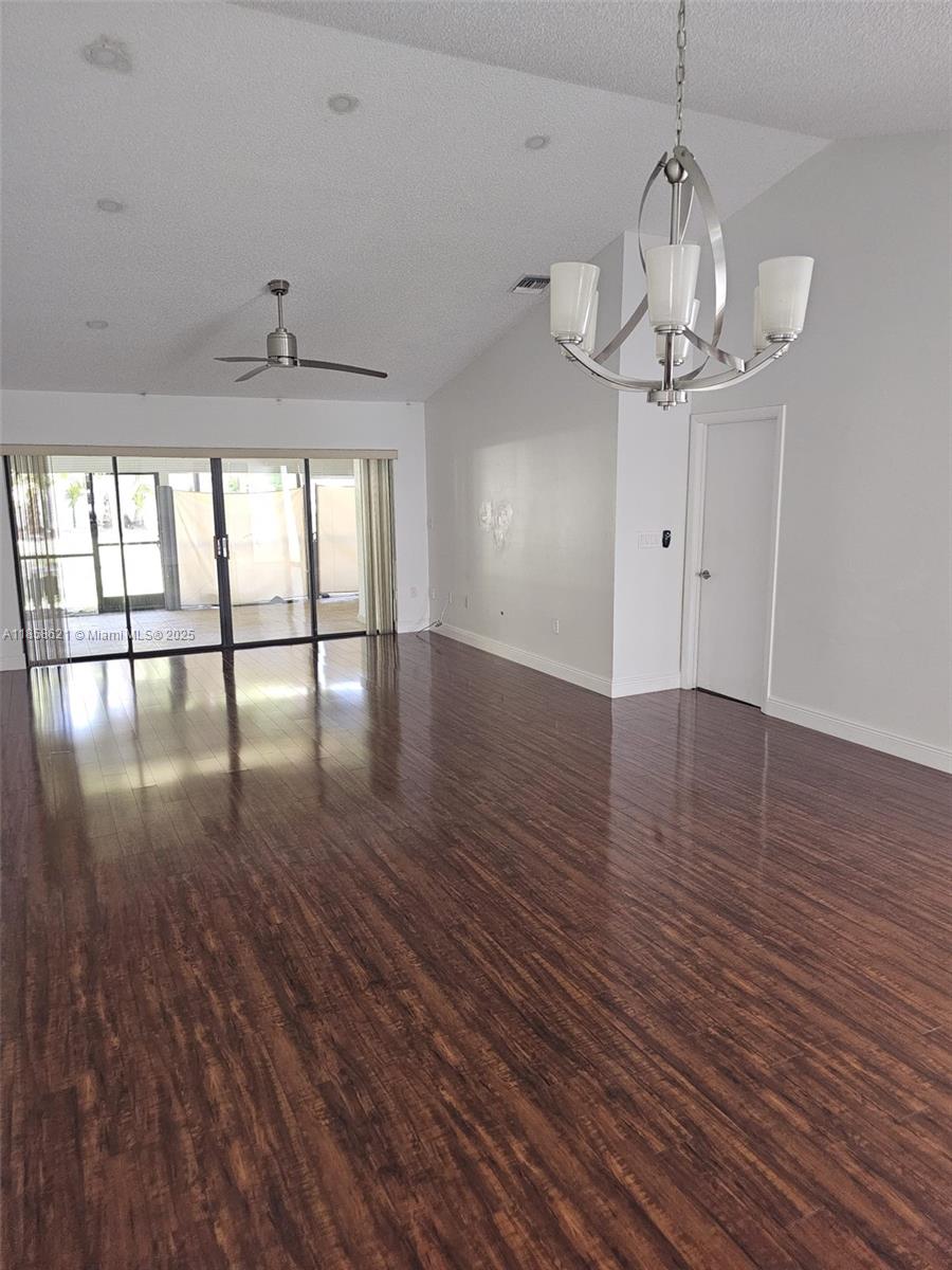 VILLAS AT BONAVENTURE IN - Residential