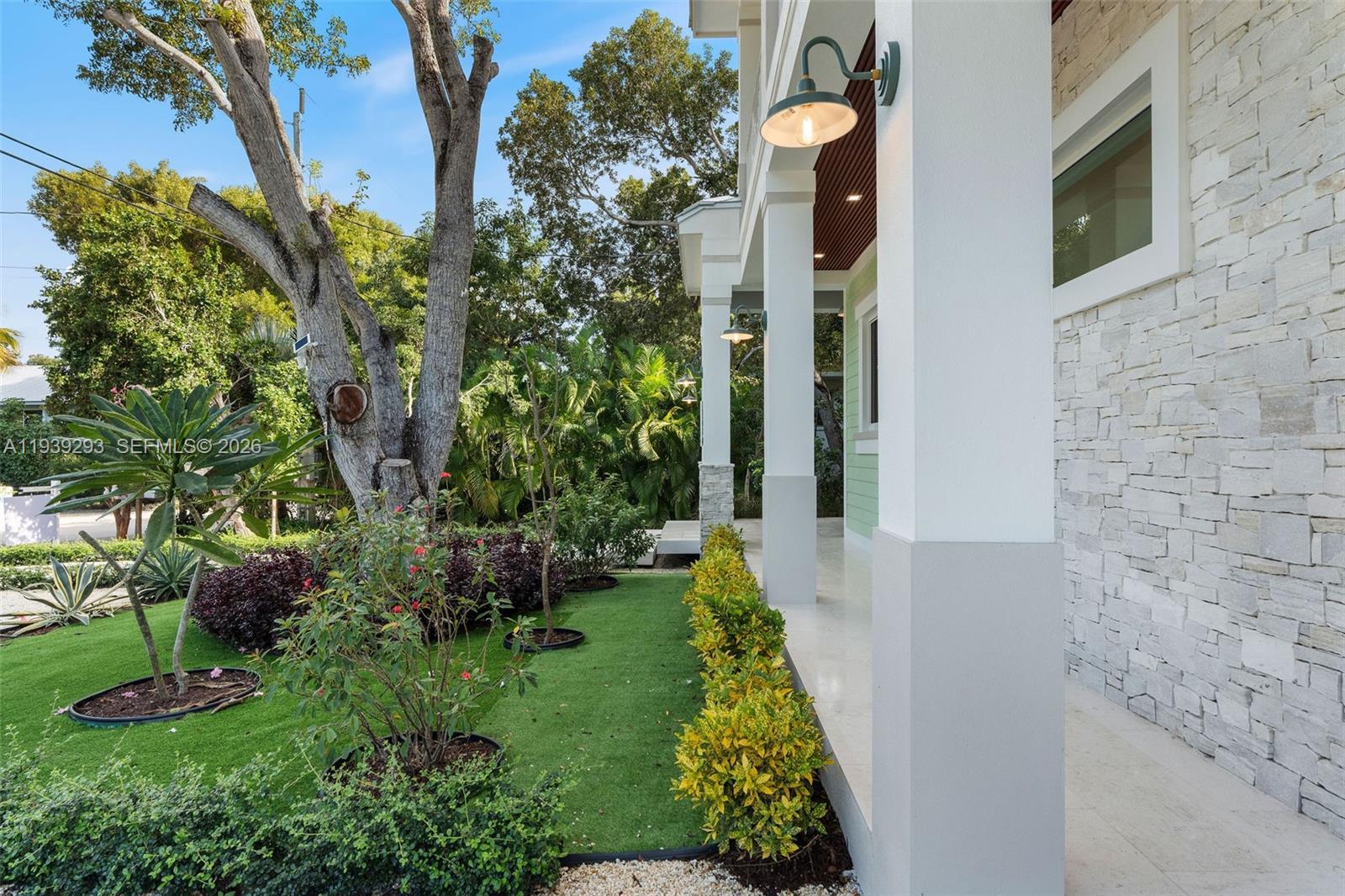 PLANTATION BEACH - Residential