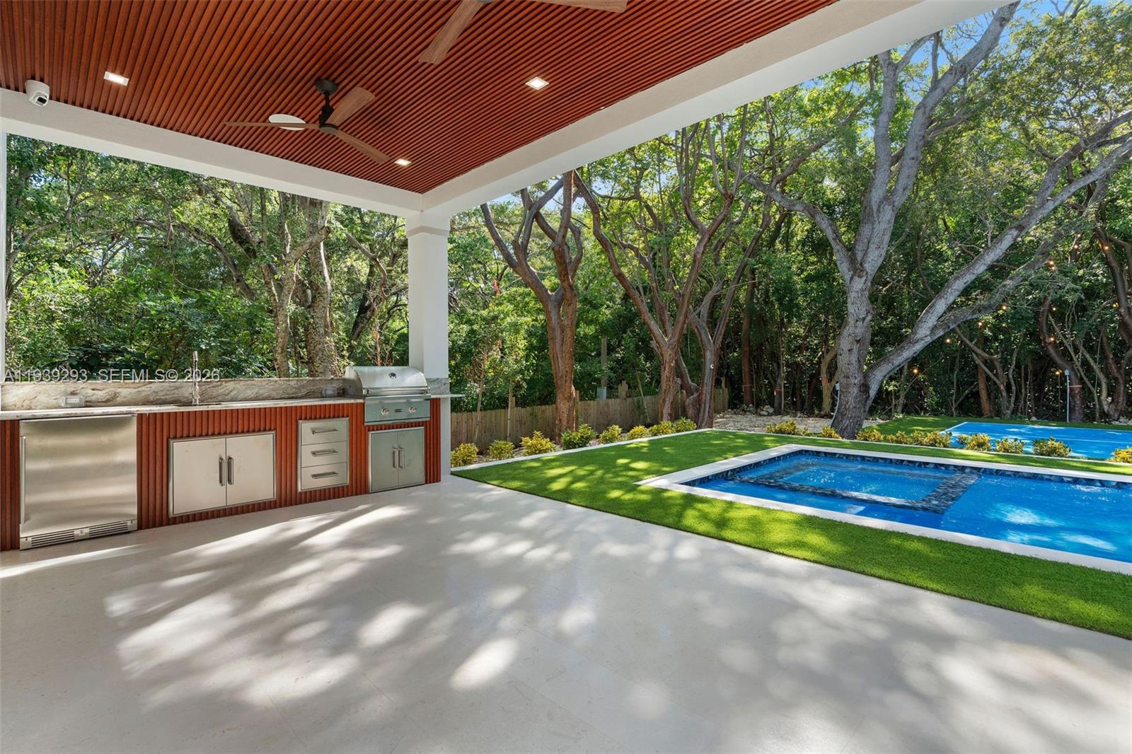 PLANTATION BEACH - Residential