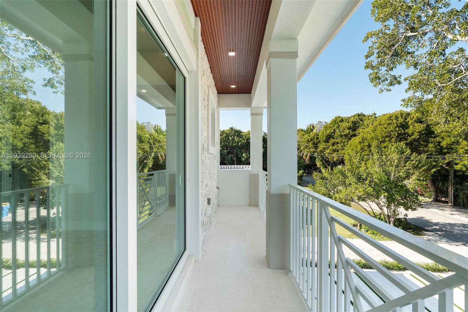 PLANTATION BEACH - Residential