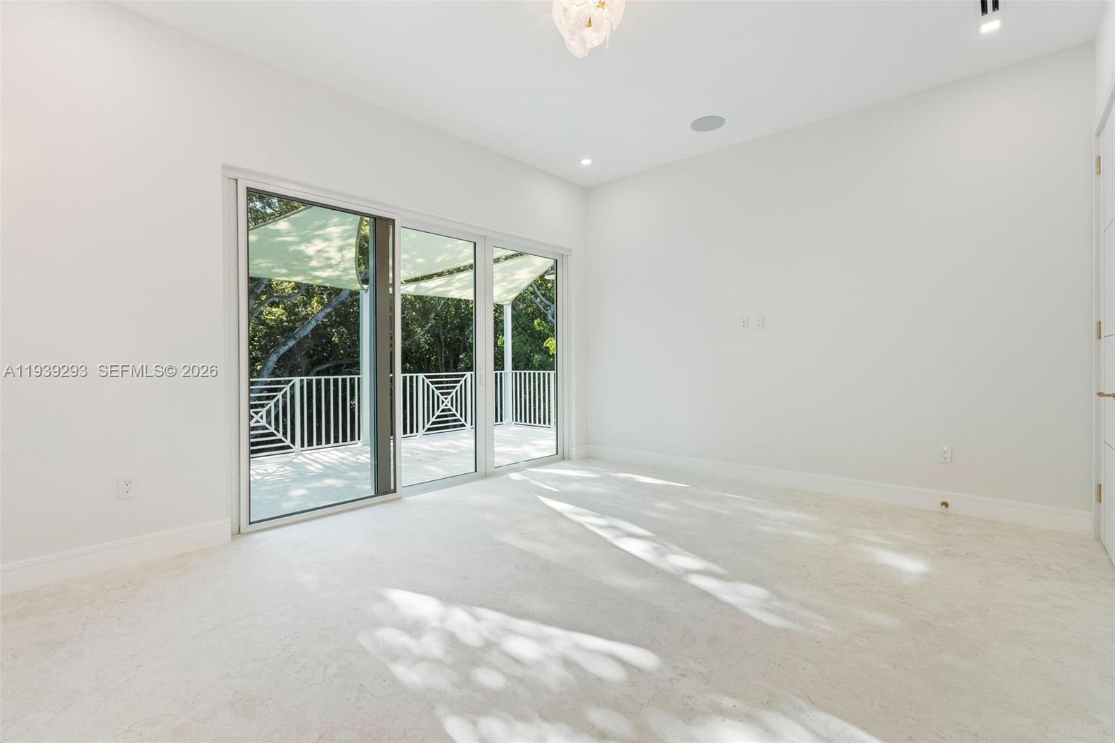 PLANTATION BEACH - Residential