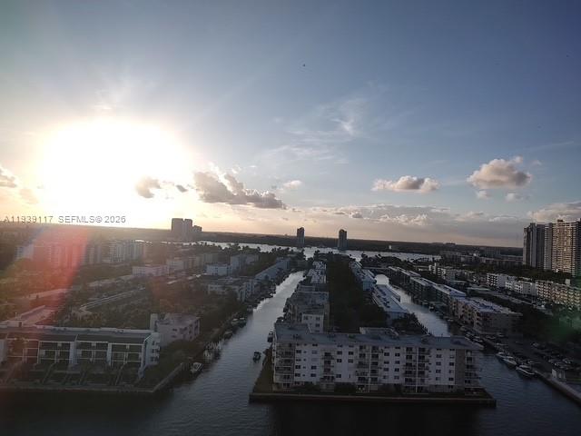 WINSTON TOWERS 700 CONDO - Residential