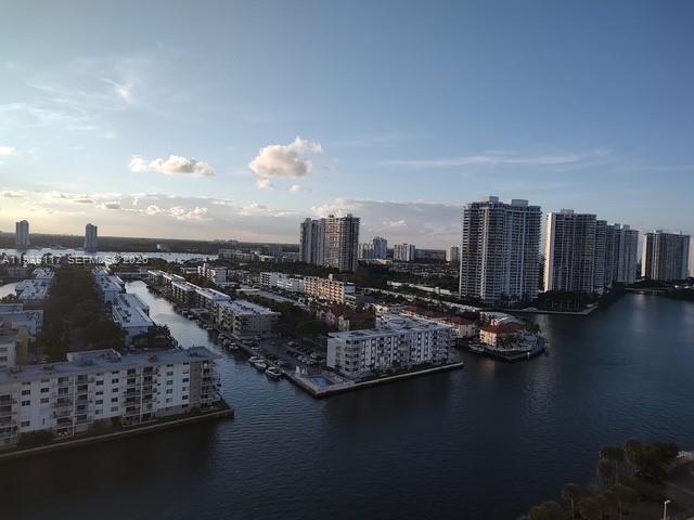 WINSTON TOWERS 700 CONDO - Residential