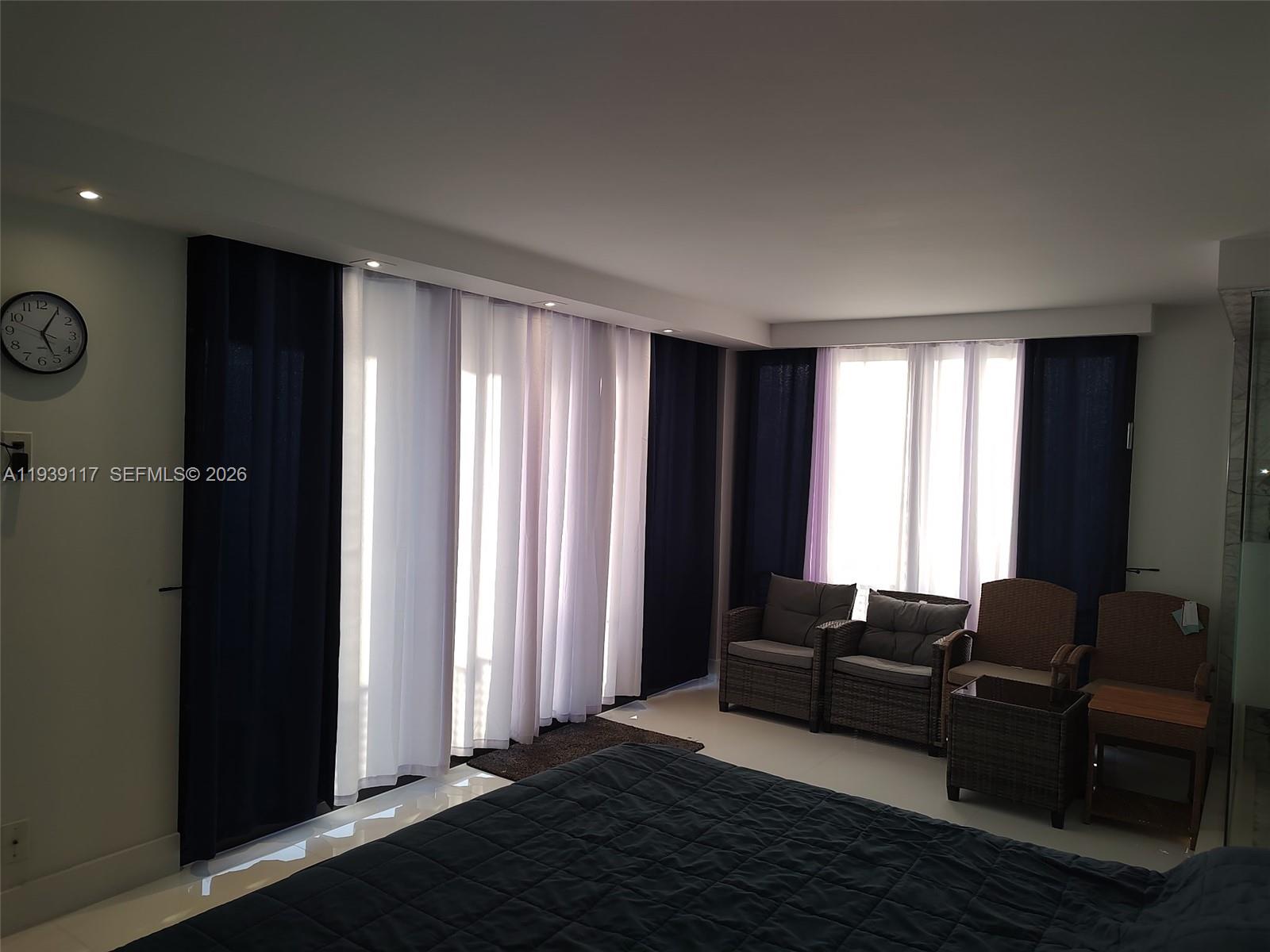 WINSTON TOWERS 700 CONDO - Residential