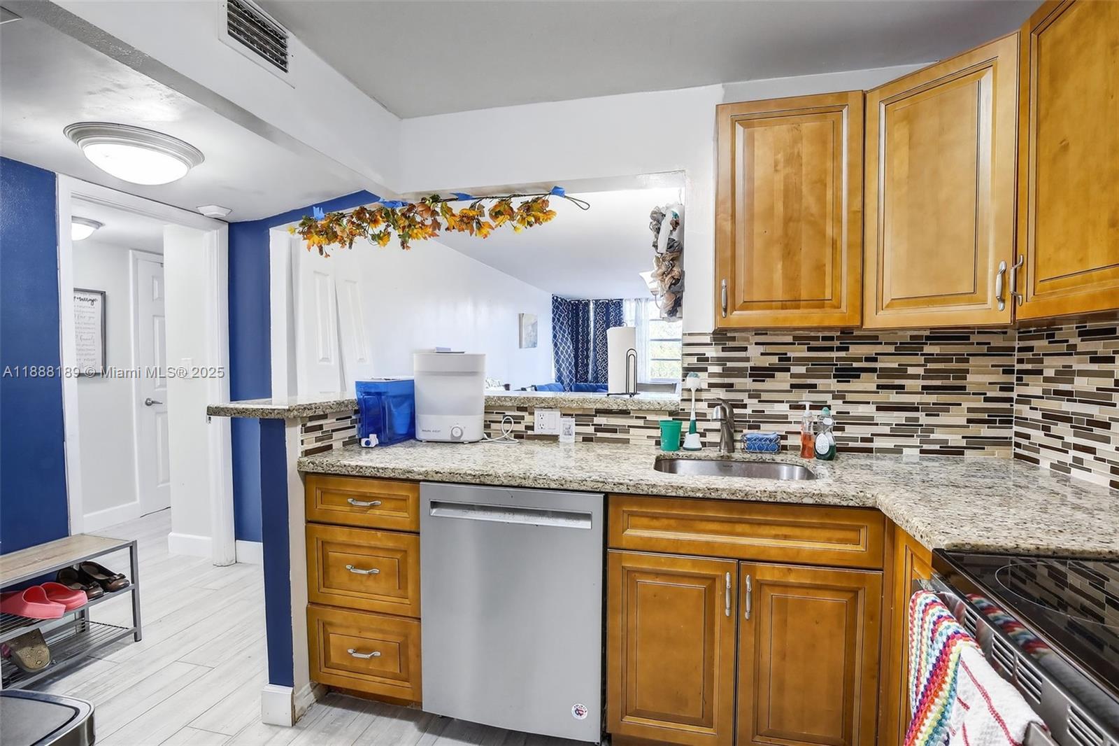 PLANTATION PLACE CONDO - Residential