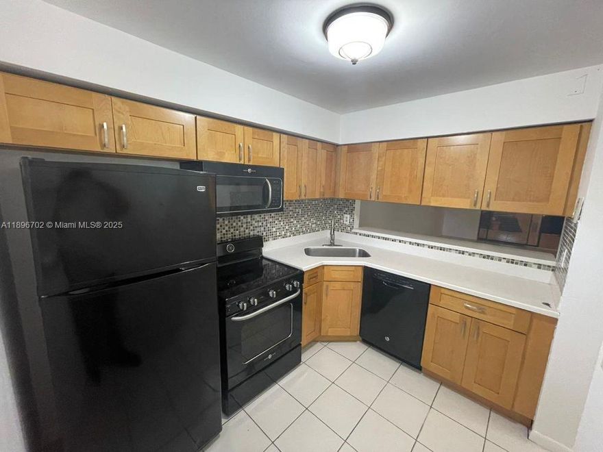 Beautiful 2 bedrooms and 2 bathrooms plus huge balcony ! All tile floors, updated kitchen and bathrooms, washer and dryer inside the unit, freshly painted, must see it before it goes…!!