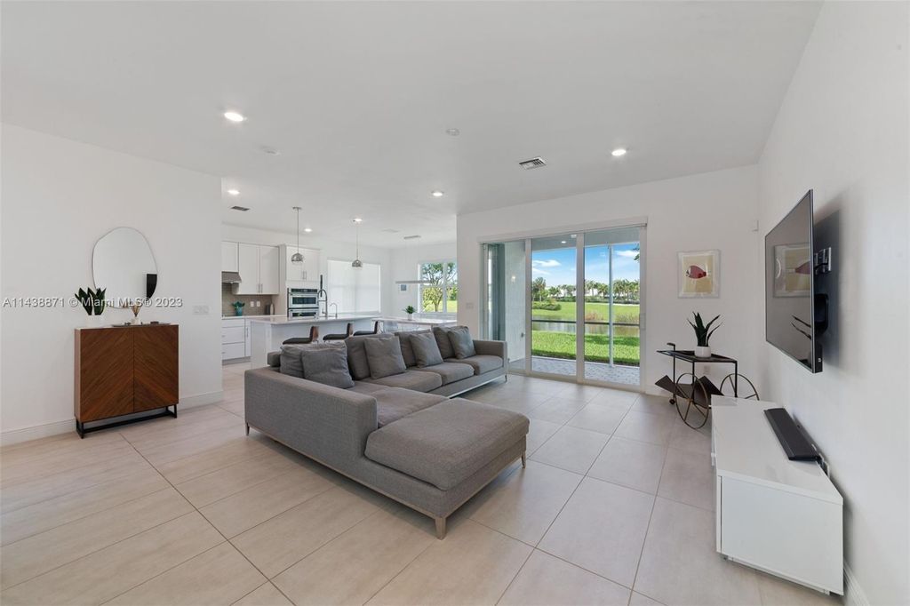 Photo of 4623 Greenway Dr, Hollywood, FL 33021 (MLS # A11438871)