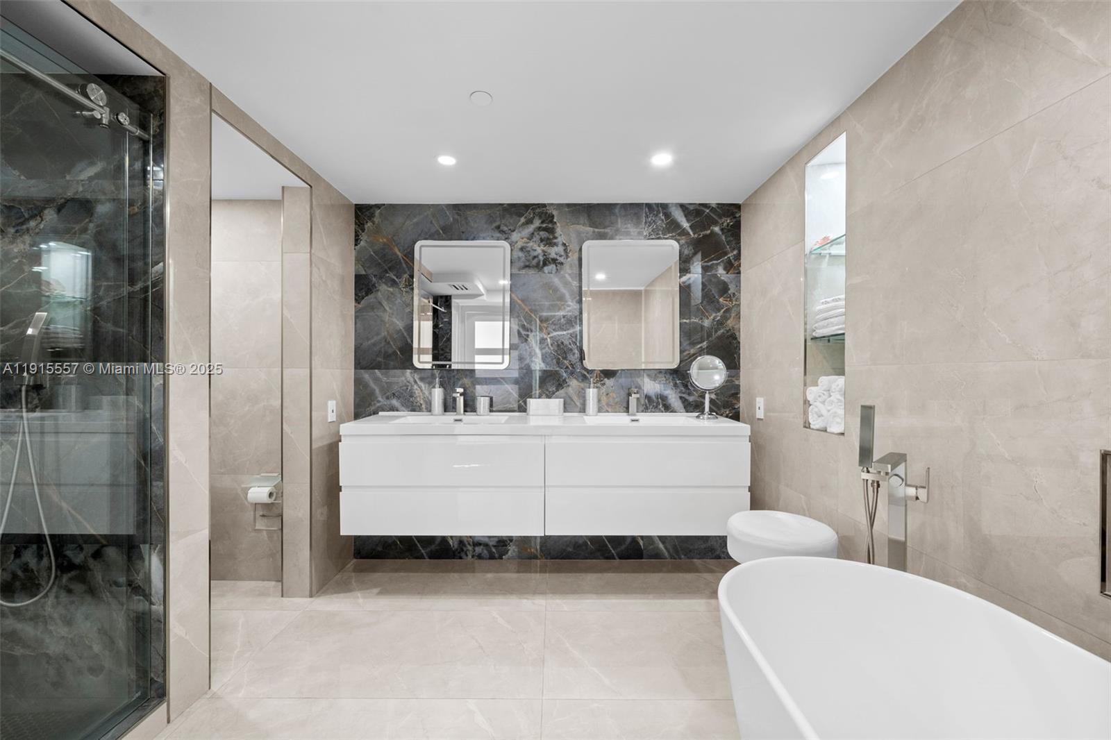 TURNBERRY ISLE SOUTH COND - Residential