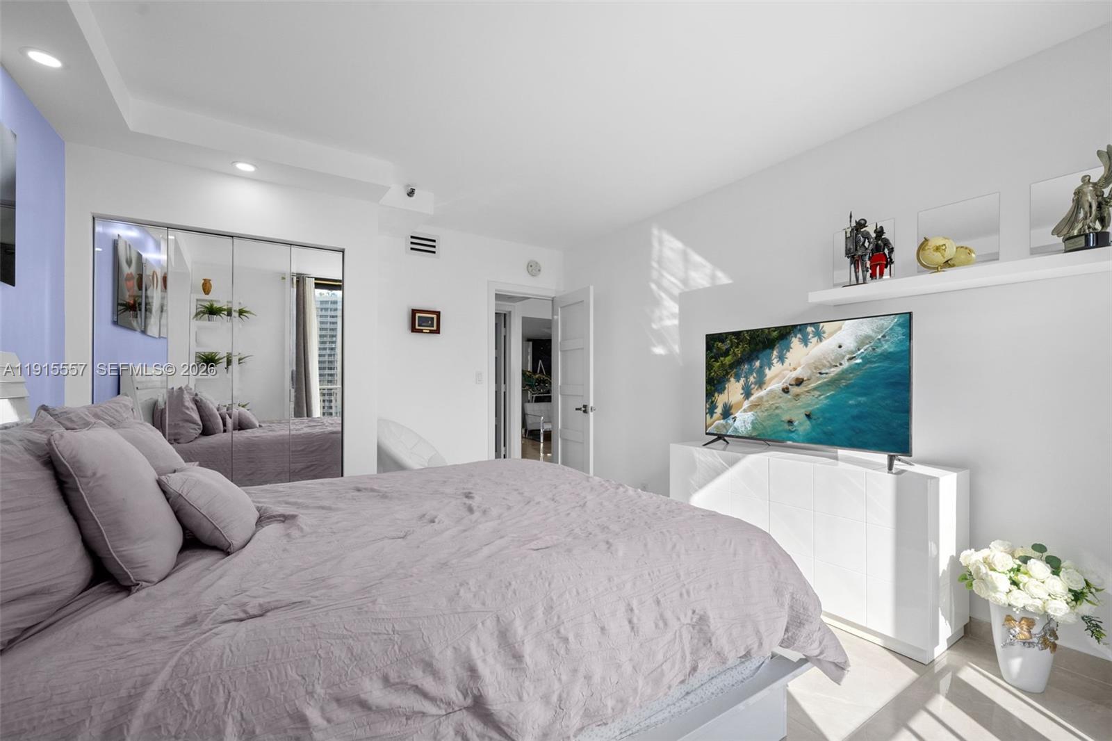 TURNBERRY ISLE SOUTH COND - Residential