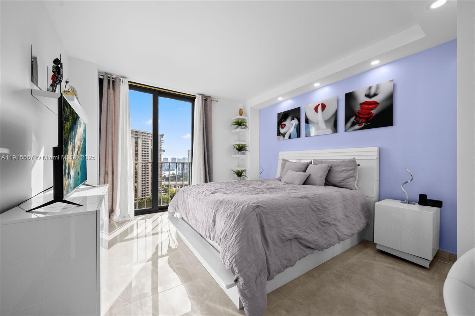 TURNBERRY ISLE SOUTH COND - Residential