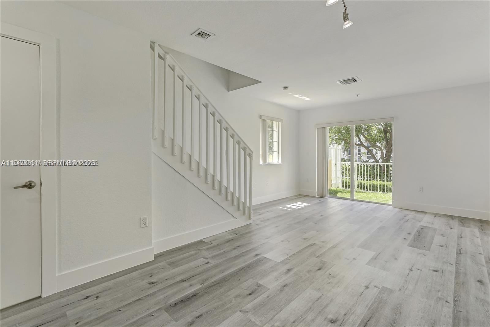 AQUA VISTA TOWNHOMES COND0 - Residential