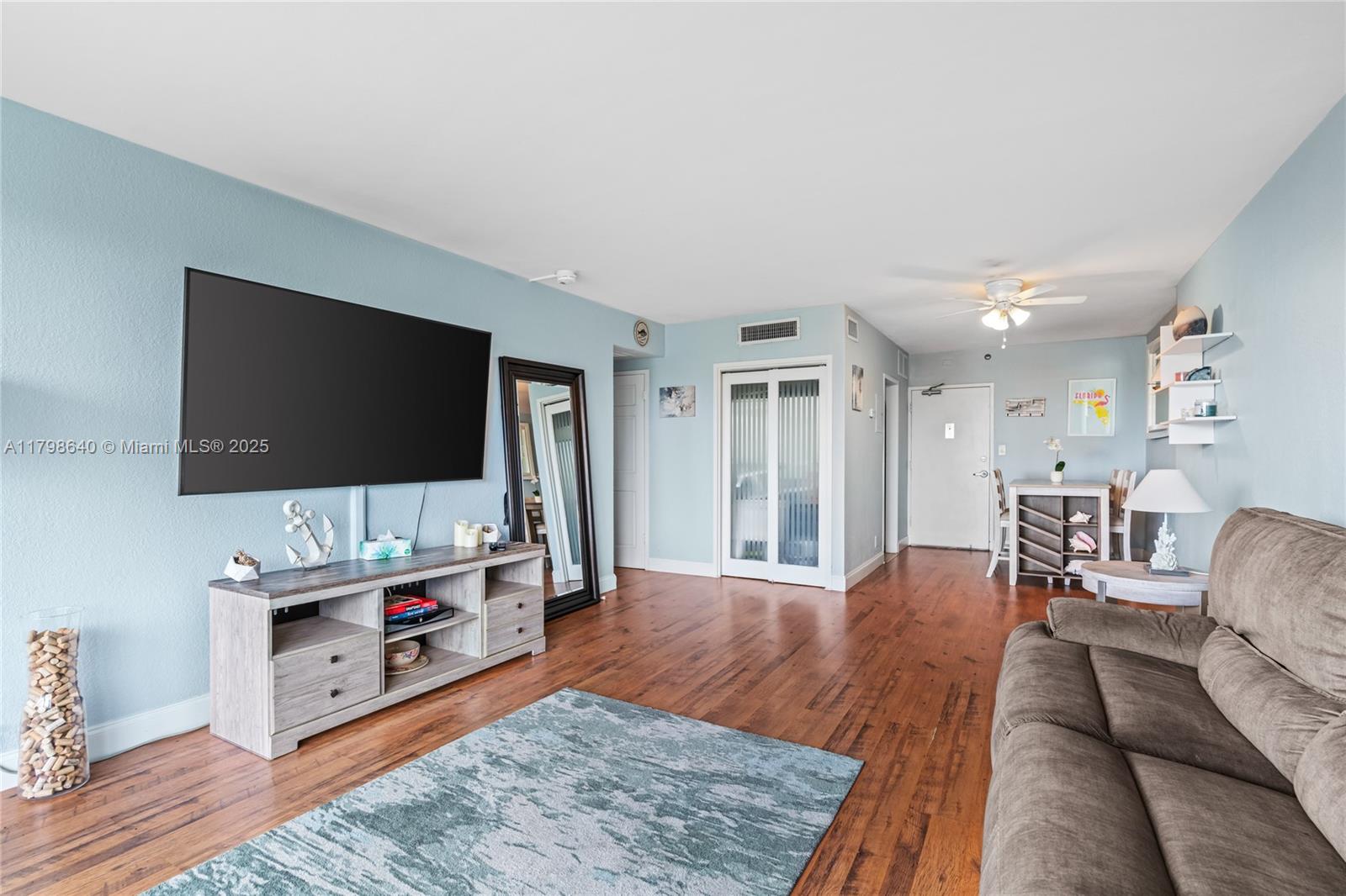 1000 West Ave 308