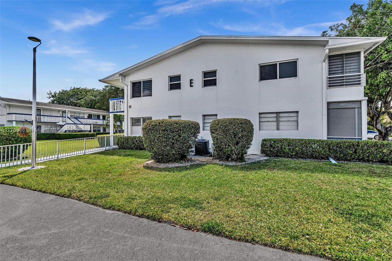 117 E Westbury  E 117, Deerfield Beach, Broward County, Florida - 2 Bedrooms  
2 Bathrooms - 