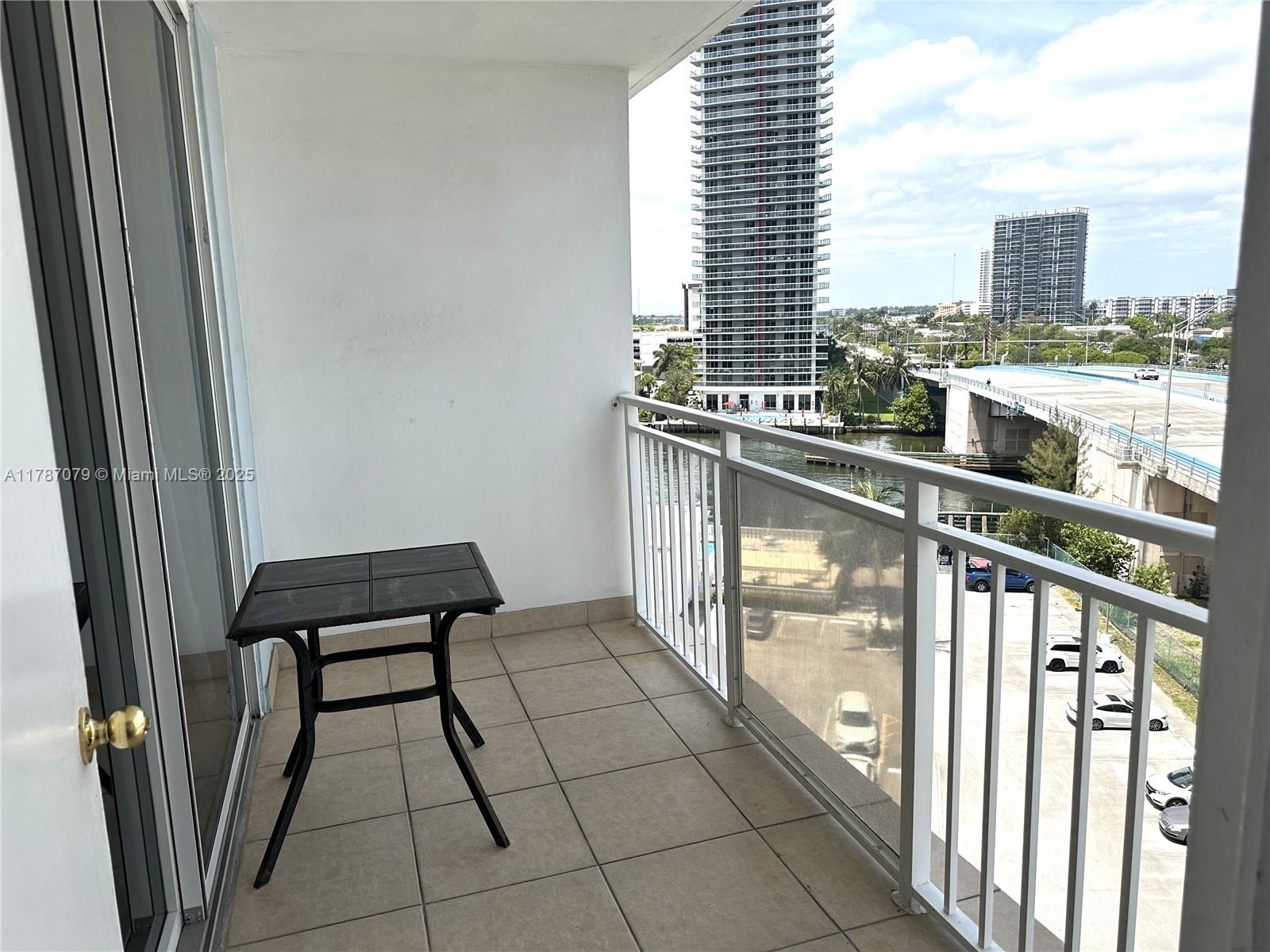 IMPERIAL TOWERS NORTH CON - Residential