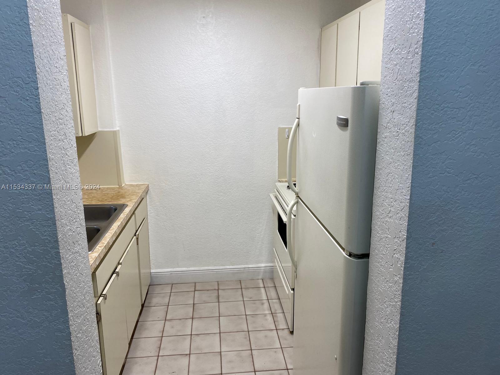 EL LAGO CONDO - Residential Lease