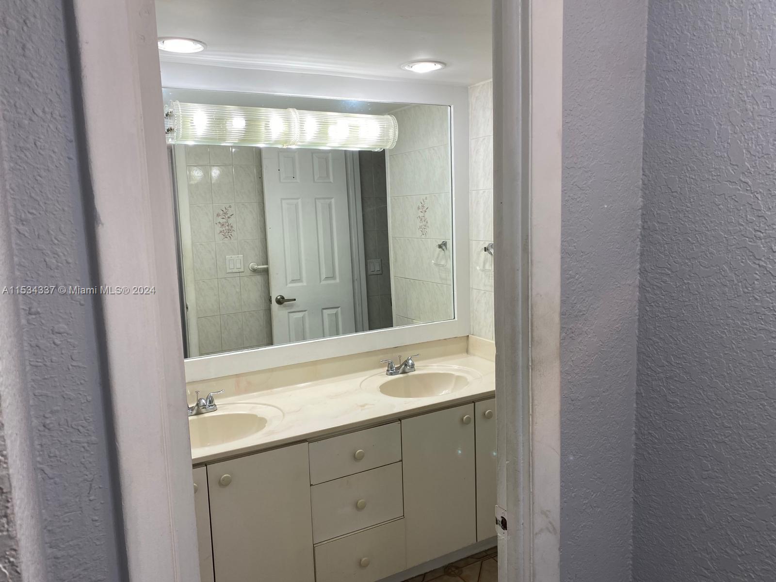 EL LAGO CONDO - Residential Lease