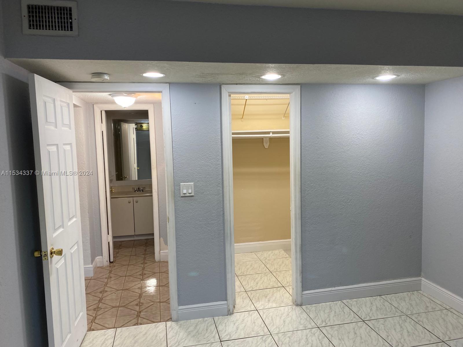 EL LAGO CONDO - Residential Lease