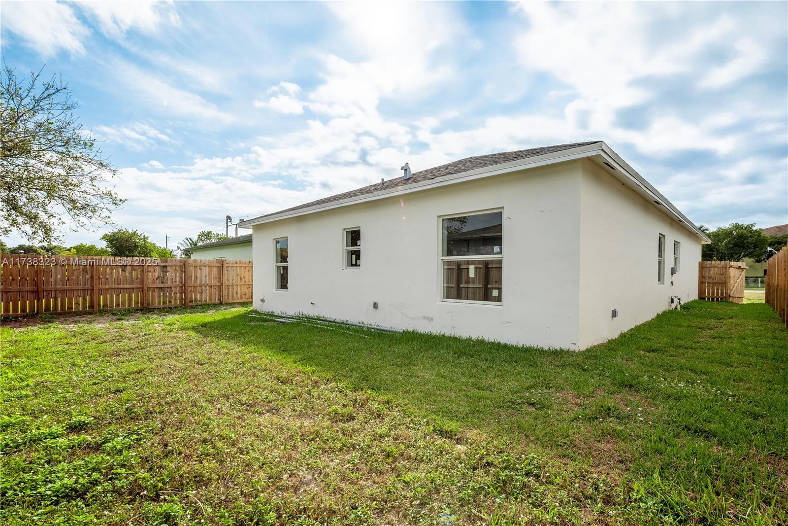 N Broward Dixie Hwy - Residential