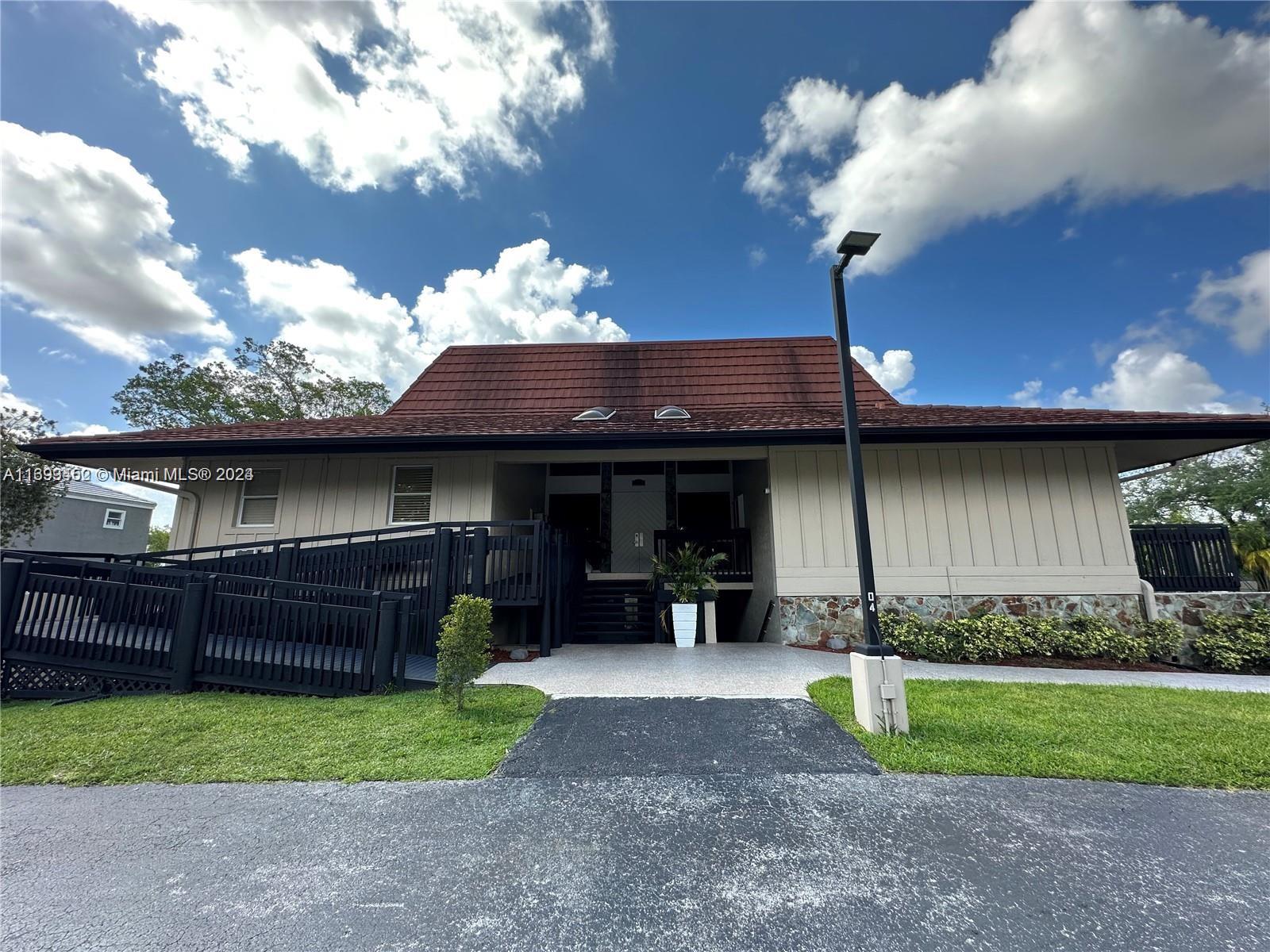SUMMERTREE VILG CALIF CL - Residential