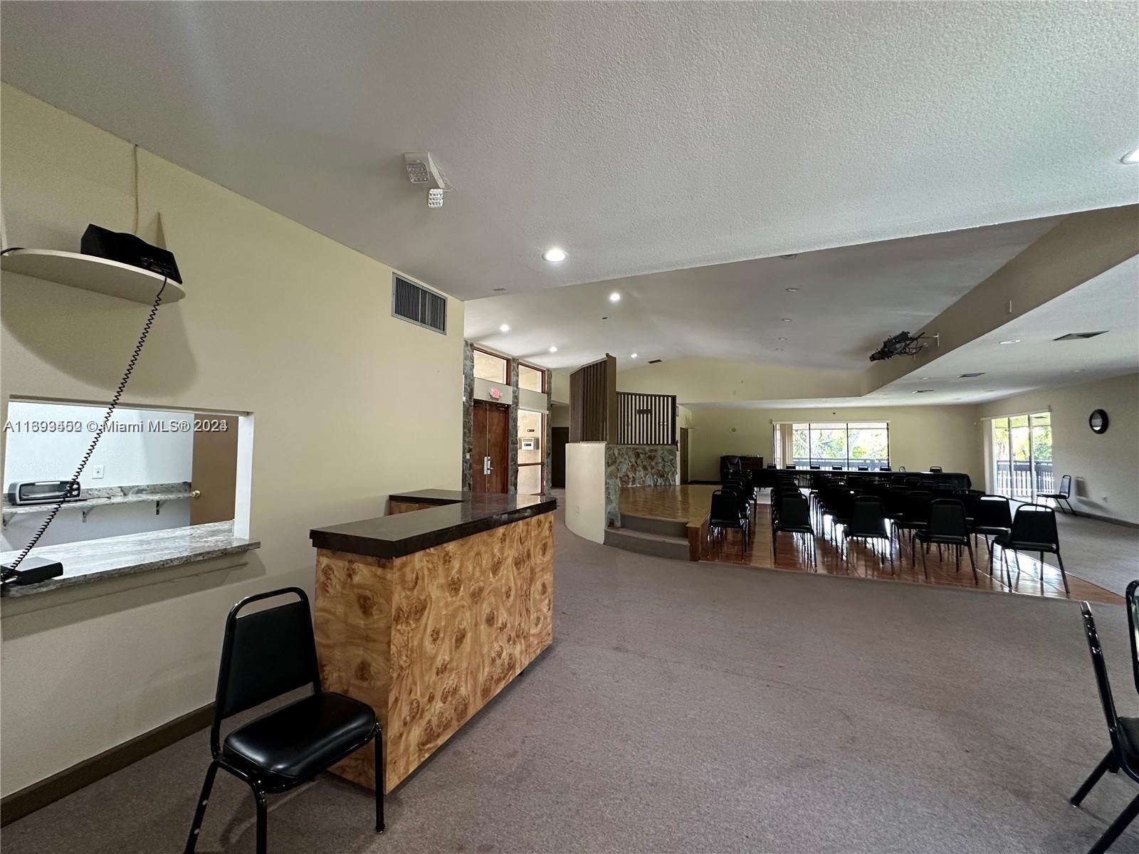 SUMMERTREE VILG CALIF CL - Residential