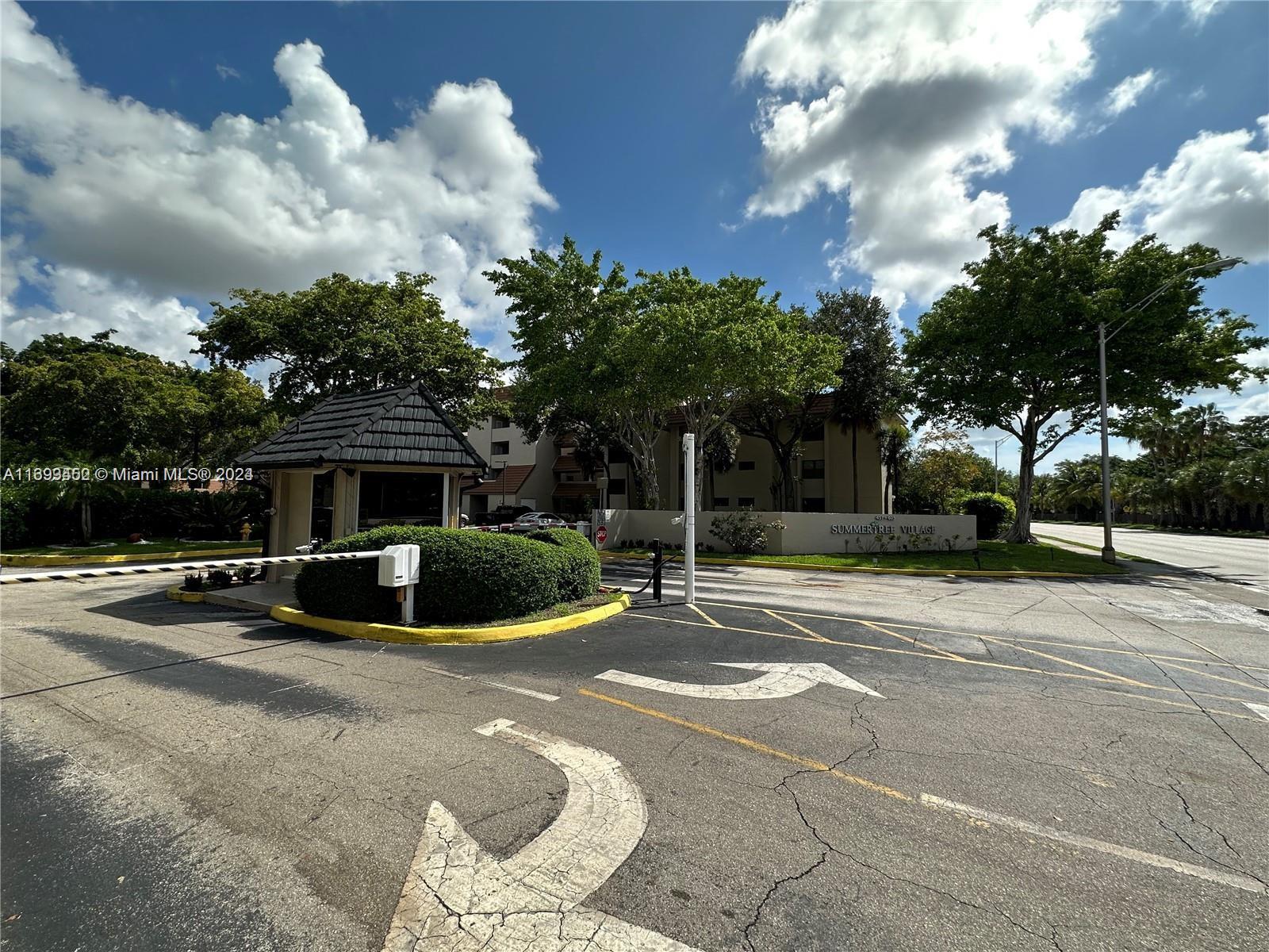 SUMMERTREE VILG CALIF CL - Residential