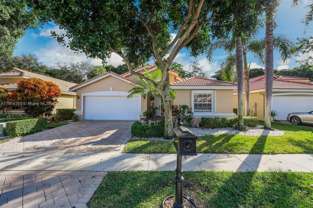 Photo of 7390 Lugano Dr, Boynton Beach, FL 33437 (MLS # A11914370)