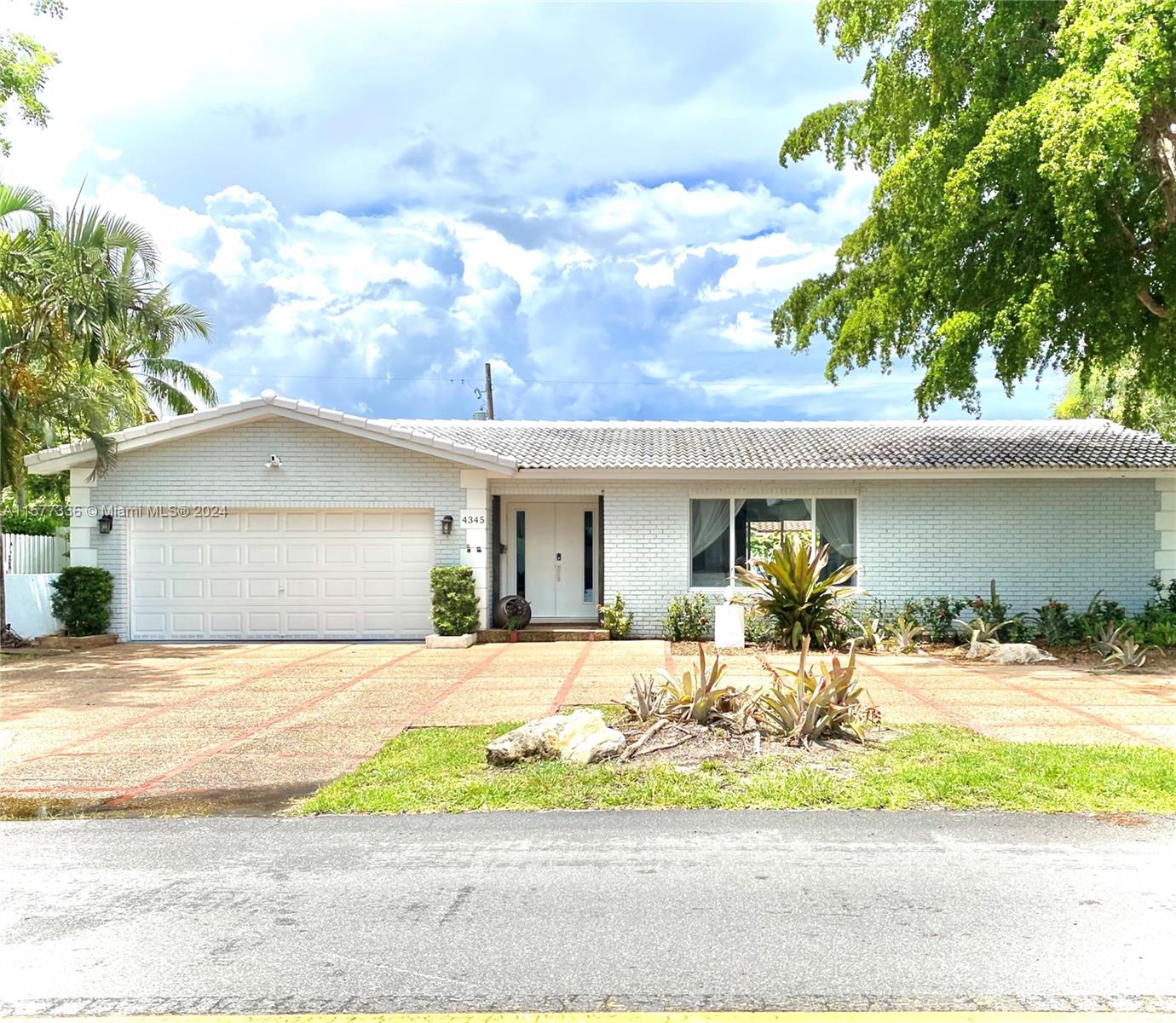 Rental Property at 4345 Ne 22nd Ave, Fort Lauderdale, Broward County, Florida - Bedrooms: 4 
Bathrooms: 2  - $8,500 MO.