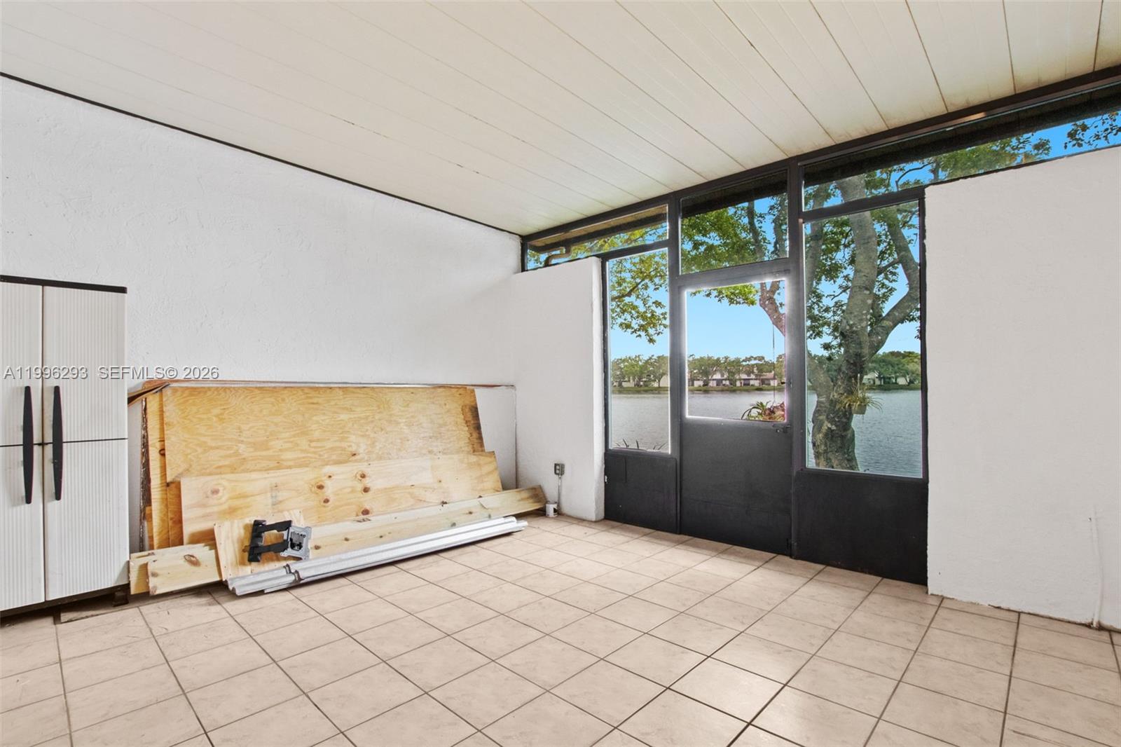 WESTVIEW CONDOMINIUM NO T - Residential Lease