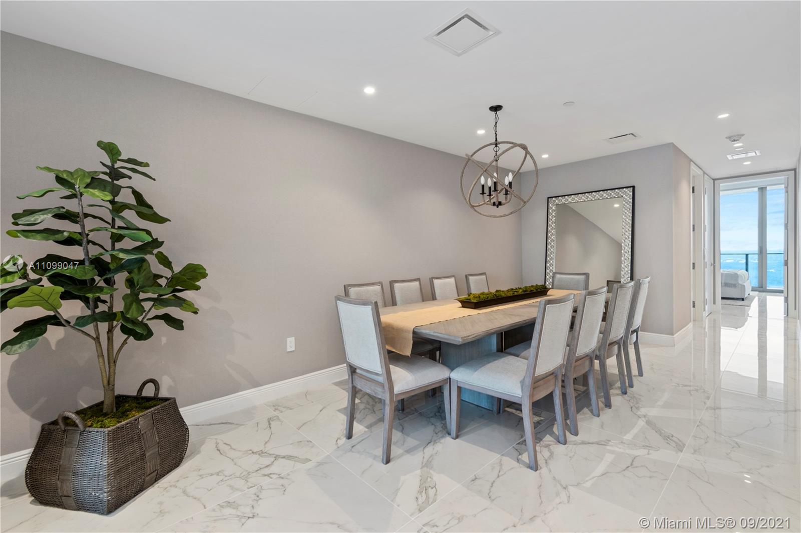 THE RITZ CARLTON RESIDENCE - Residential