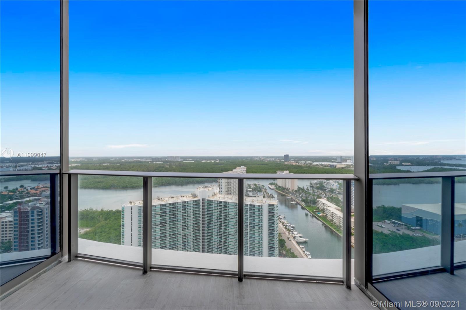 THE RITZ CARLTON RESIDENCE - Residential