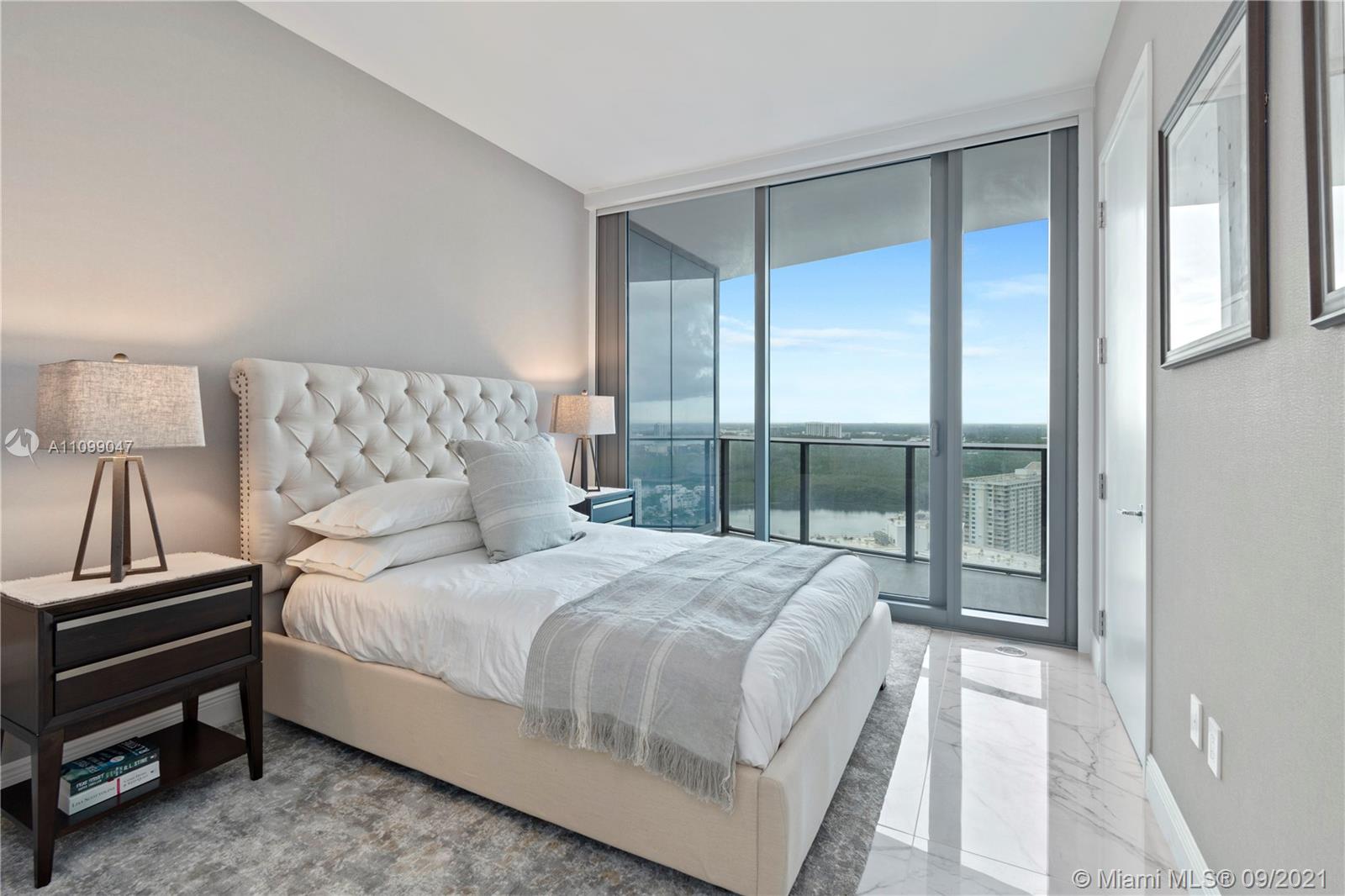 THE RITZ CARLTON RESIDENCE - Residential