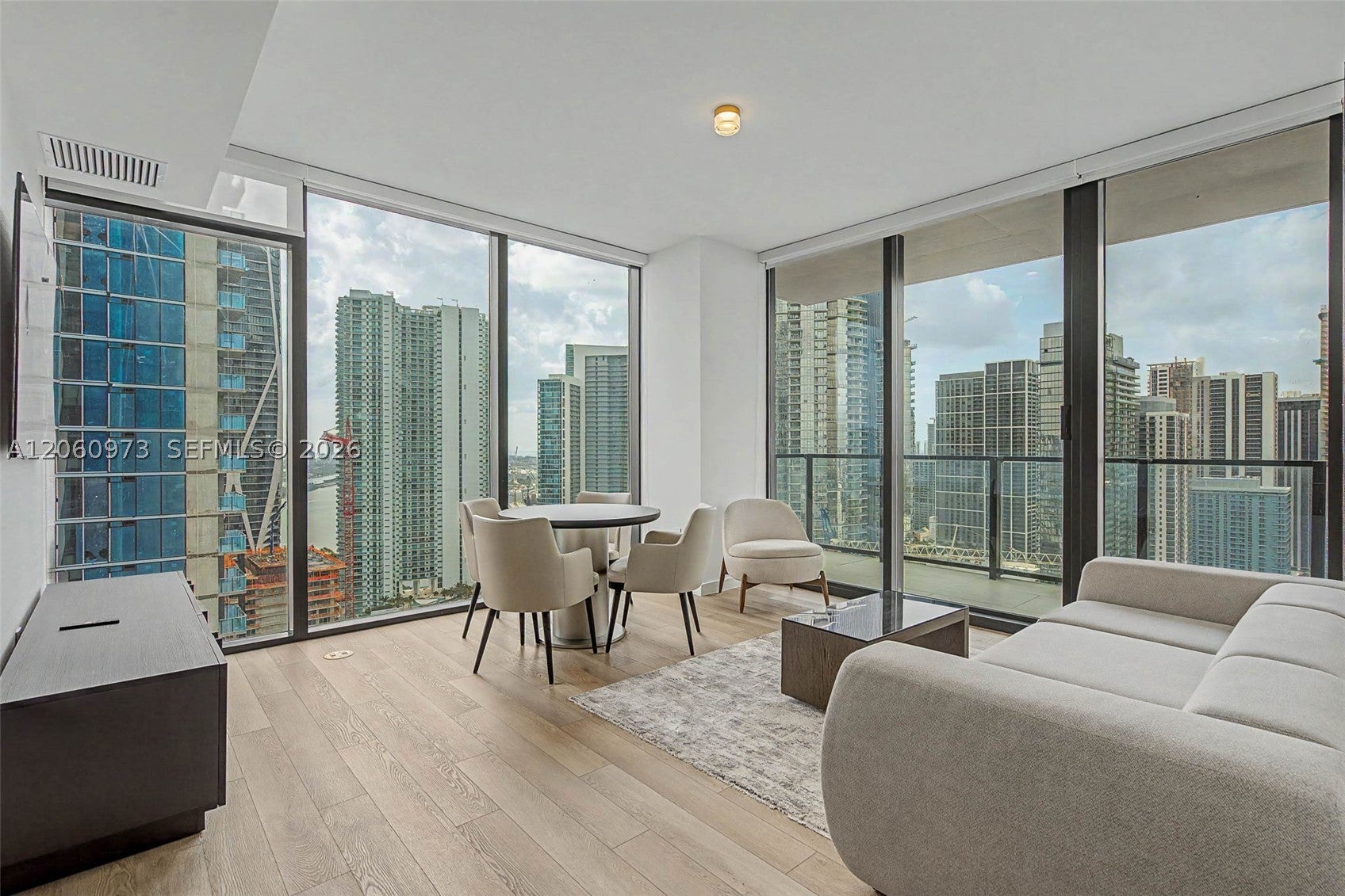 20 NE 11th St 3808