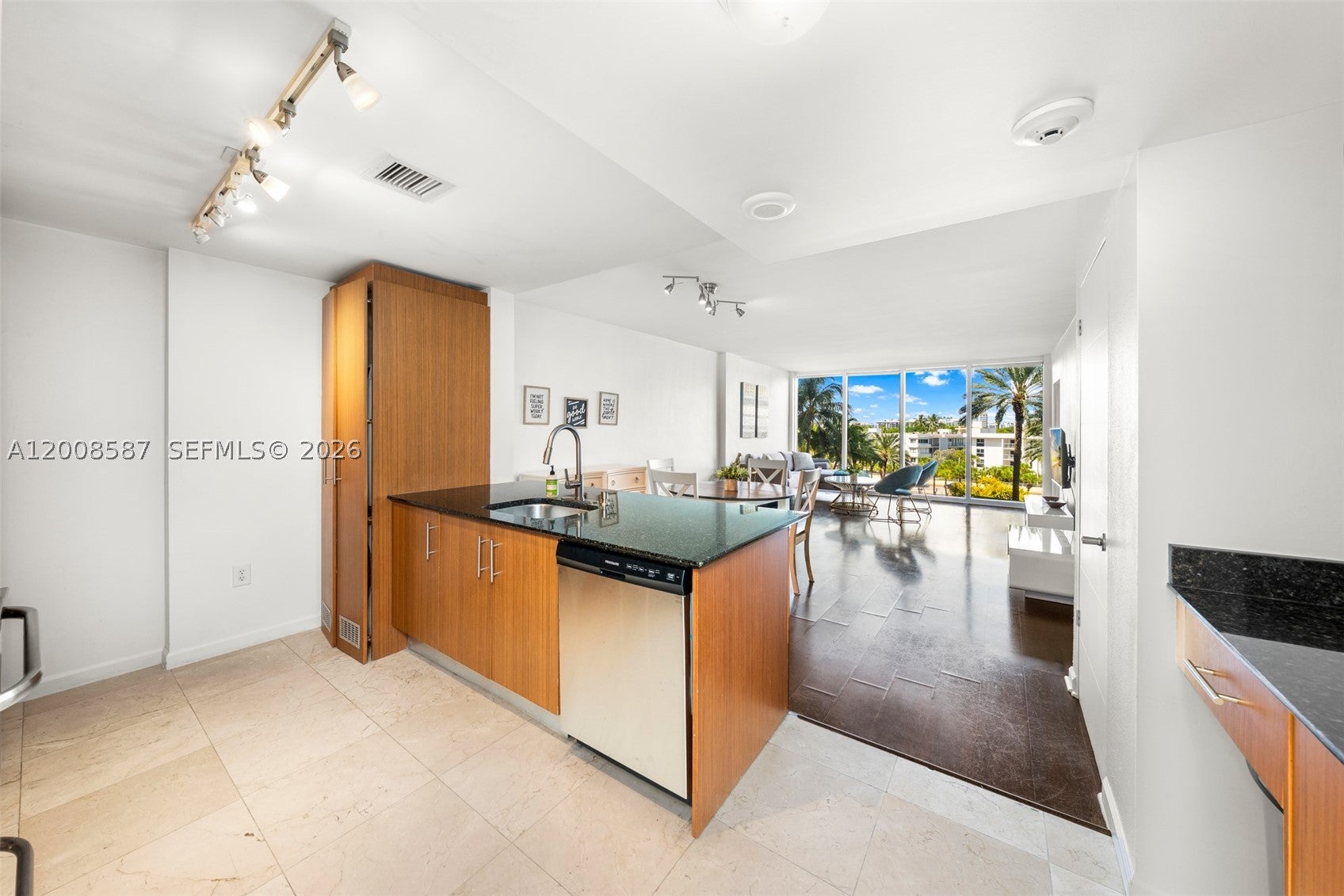 10275 Collins Ave 327