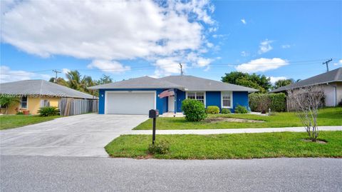 1067 Julia Heights Dr Lantana FL 33462