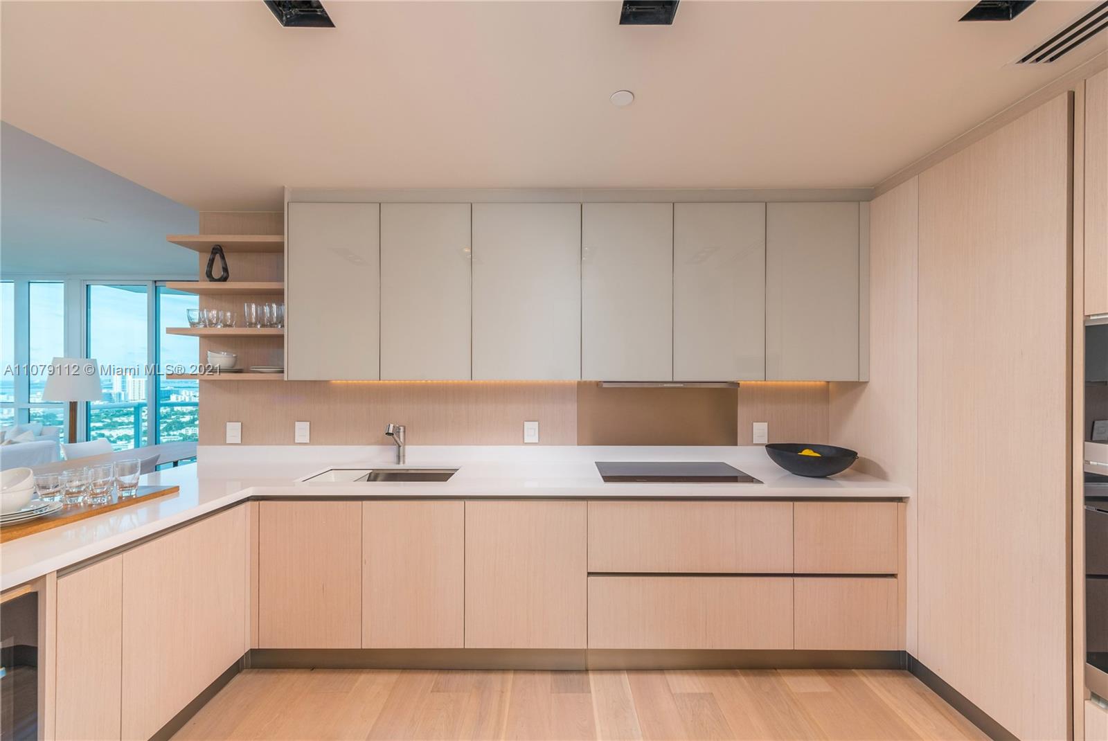 CONTINUUM ON SOUTH BEACH - Residential