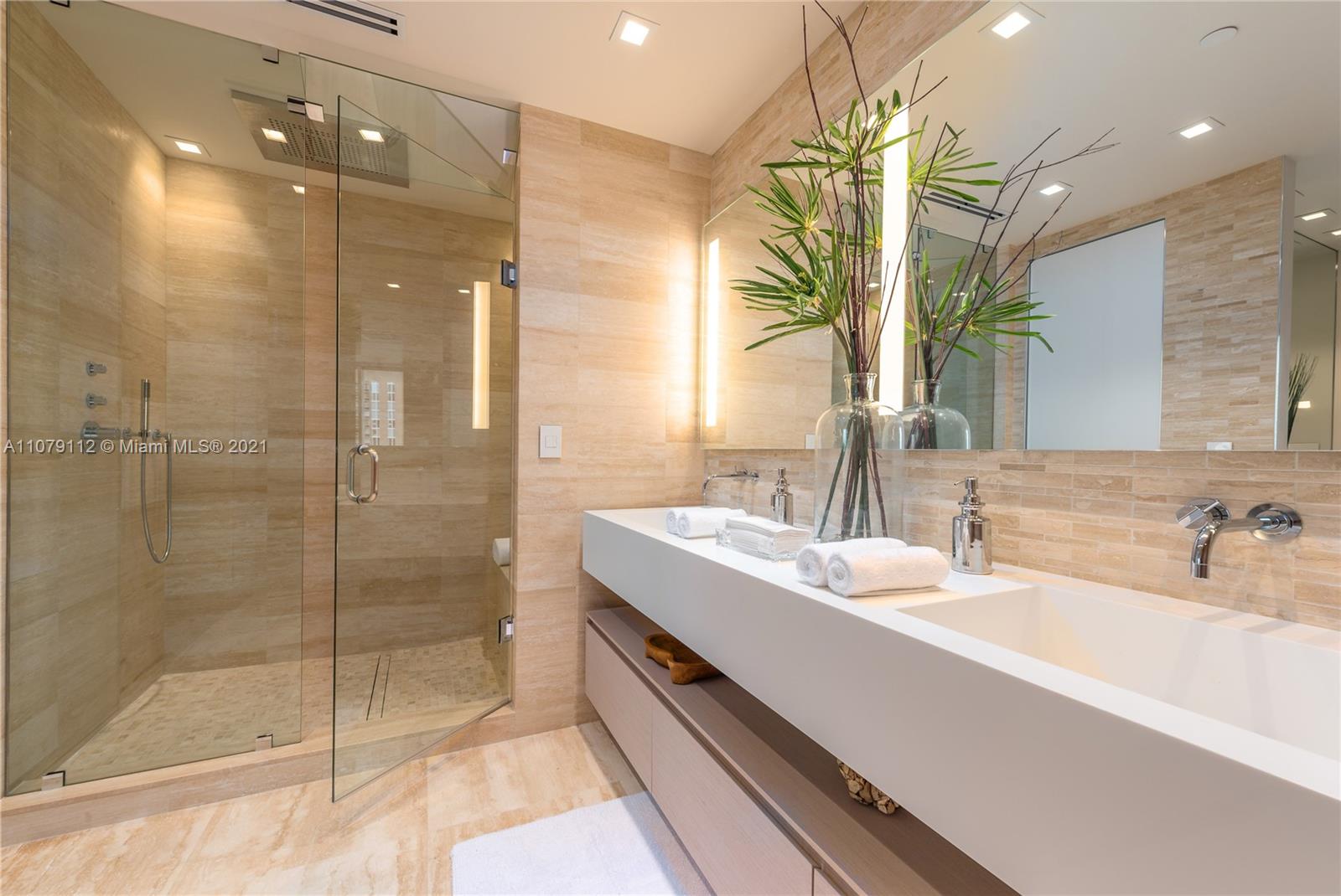 CONTINUUM ON SOUTH BEACH - Residential