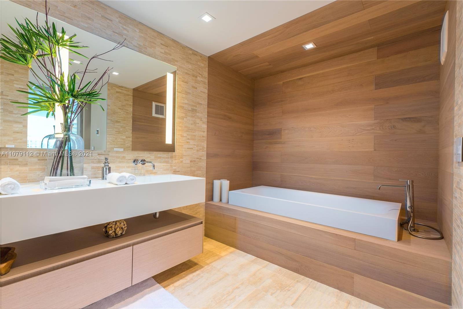 CONTINUUM ON SOUTH BEACH - Residential