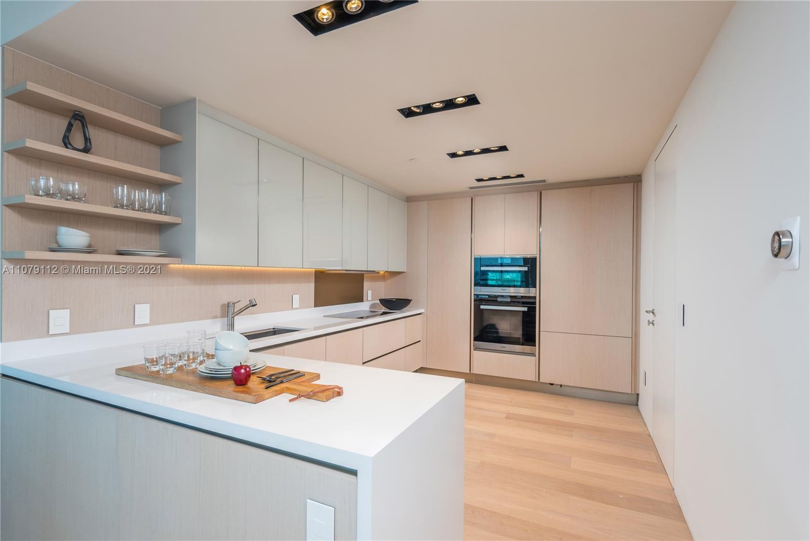 CONTINUUM ON SOUTH BEACH - Residential