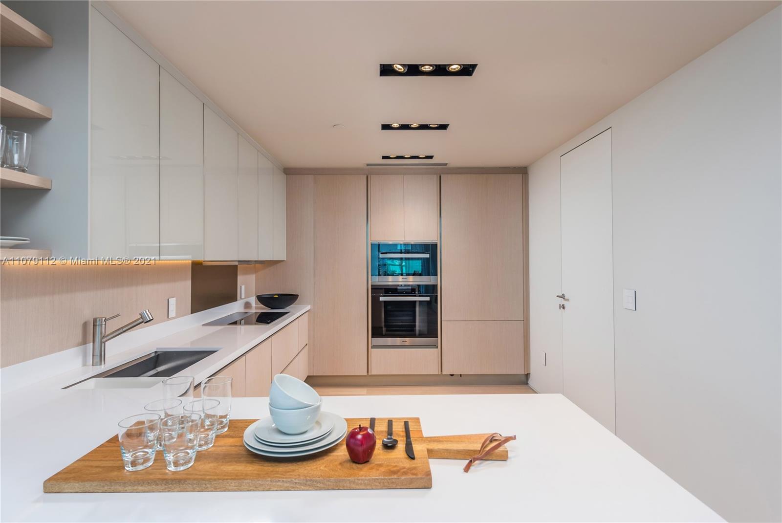 CONTINUUM ON SOUTH BEACH - Residential