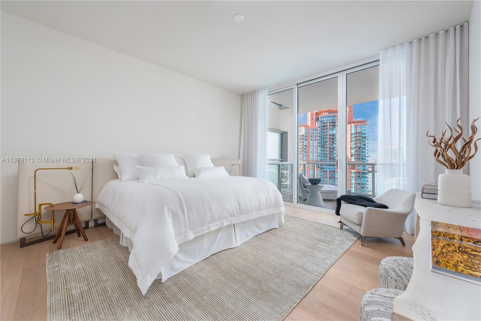 CONTINUUM ON SOUTH BEACH - Residential