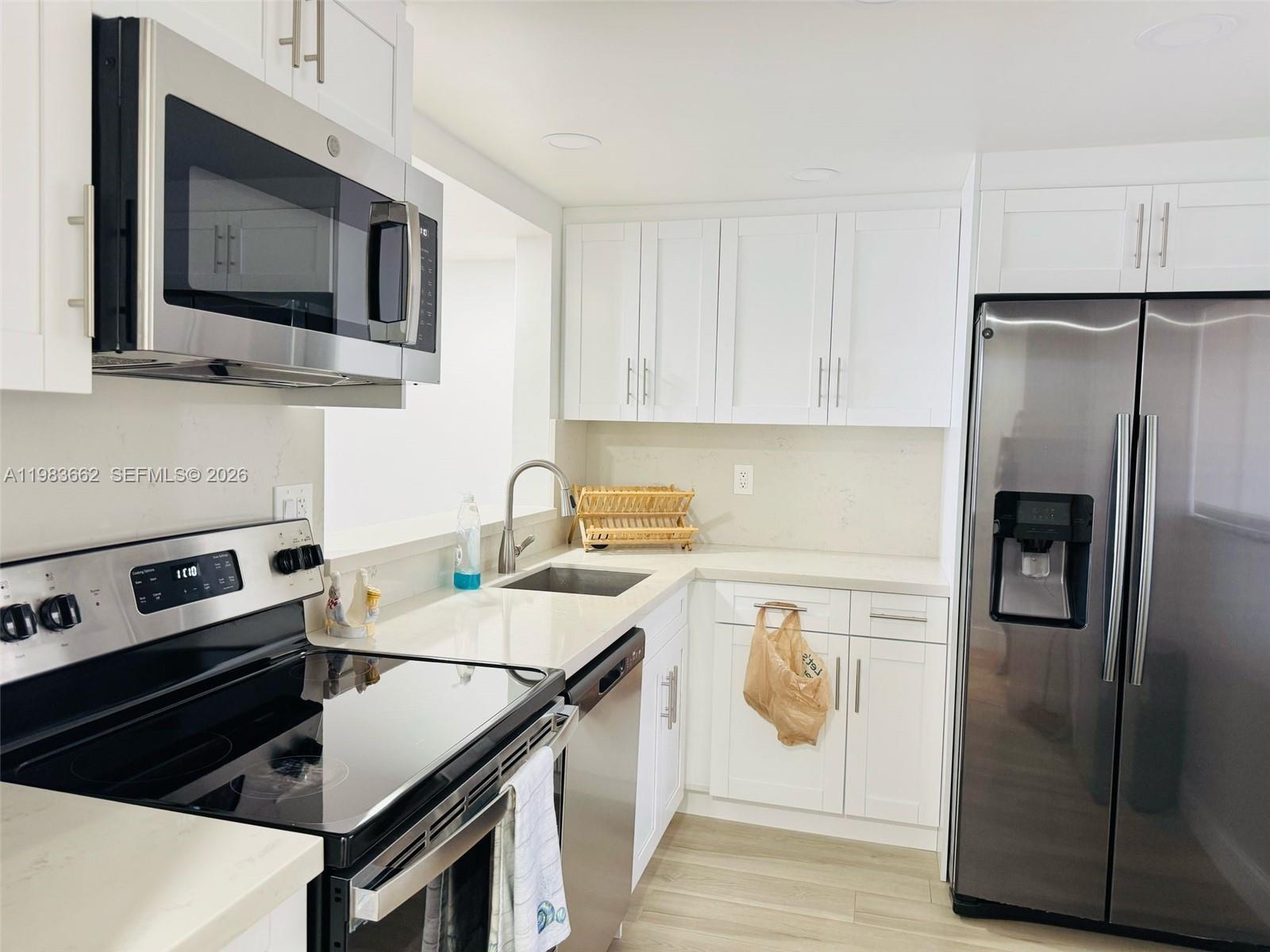 THE HORIZONS CONDO #7 - Residential Lease