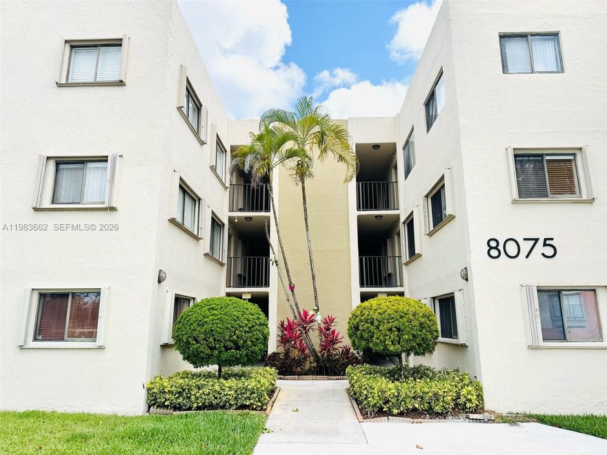 Completely remodeled unit located in a desirable area with big size bedrooms, primary suite with private bath, features all modern kitchen appliances, large balcony space and lots of amenities to enjoy in a cleaned and well maintained community with lots of green area and gardens.