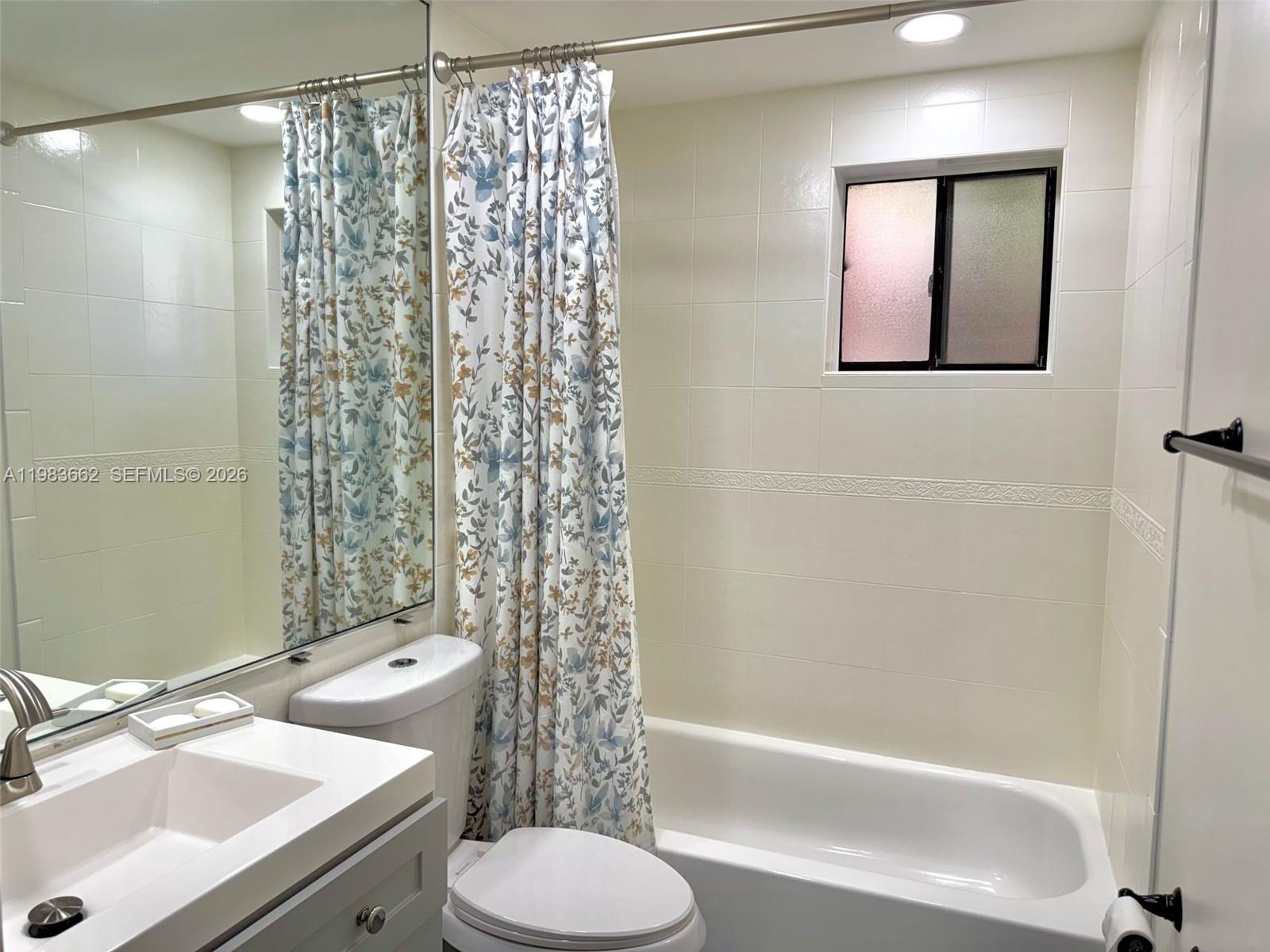 THE HORIZONS CONDO #7 - Residential Lease