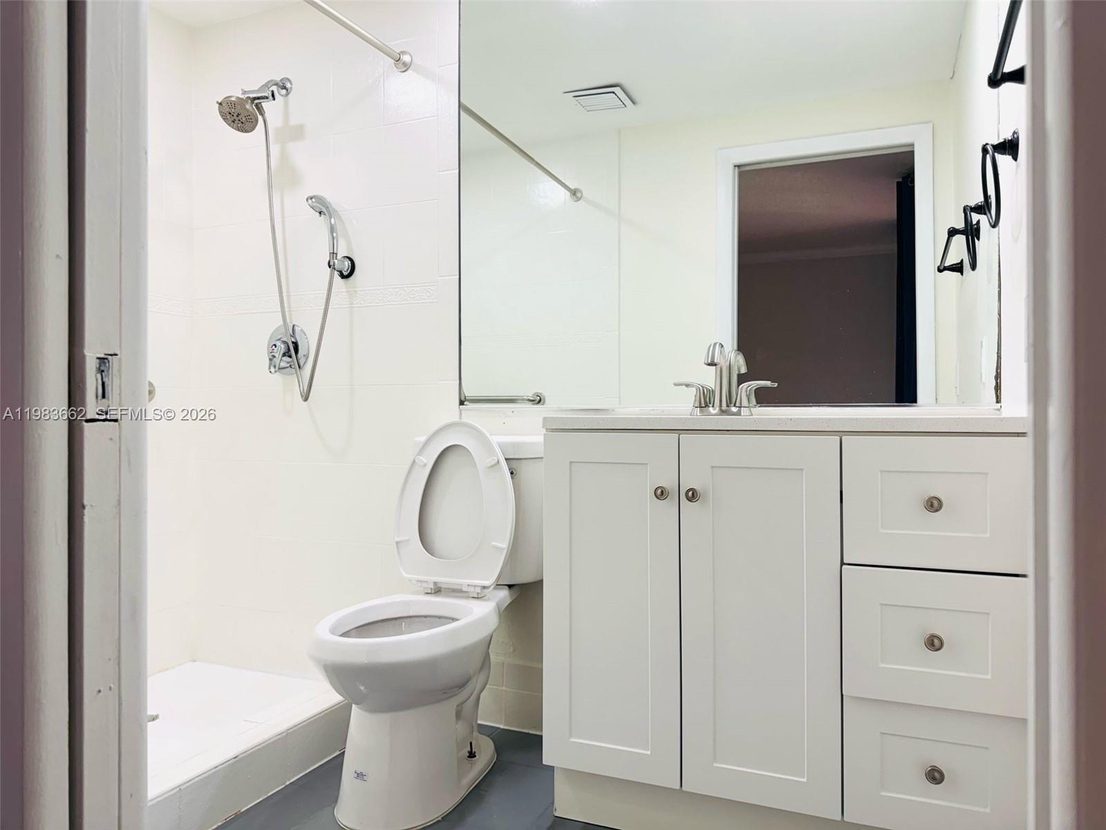 THE HORIZONS CONDO #7 - Residential Lease