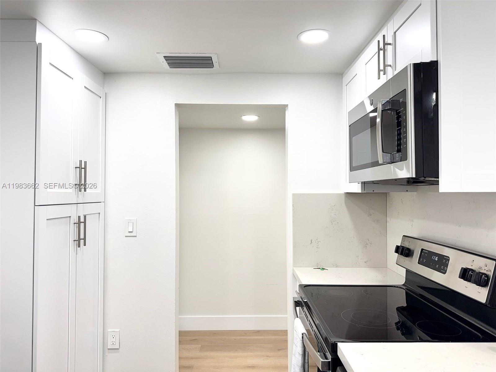 THE HORIZONS CONDO #7 - Residential Lease