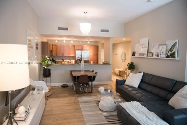 COLONNADE AT DADELAND SW - Residential