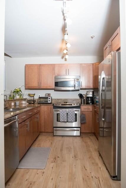 COLONNADE AT DADELAND SW - Residential