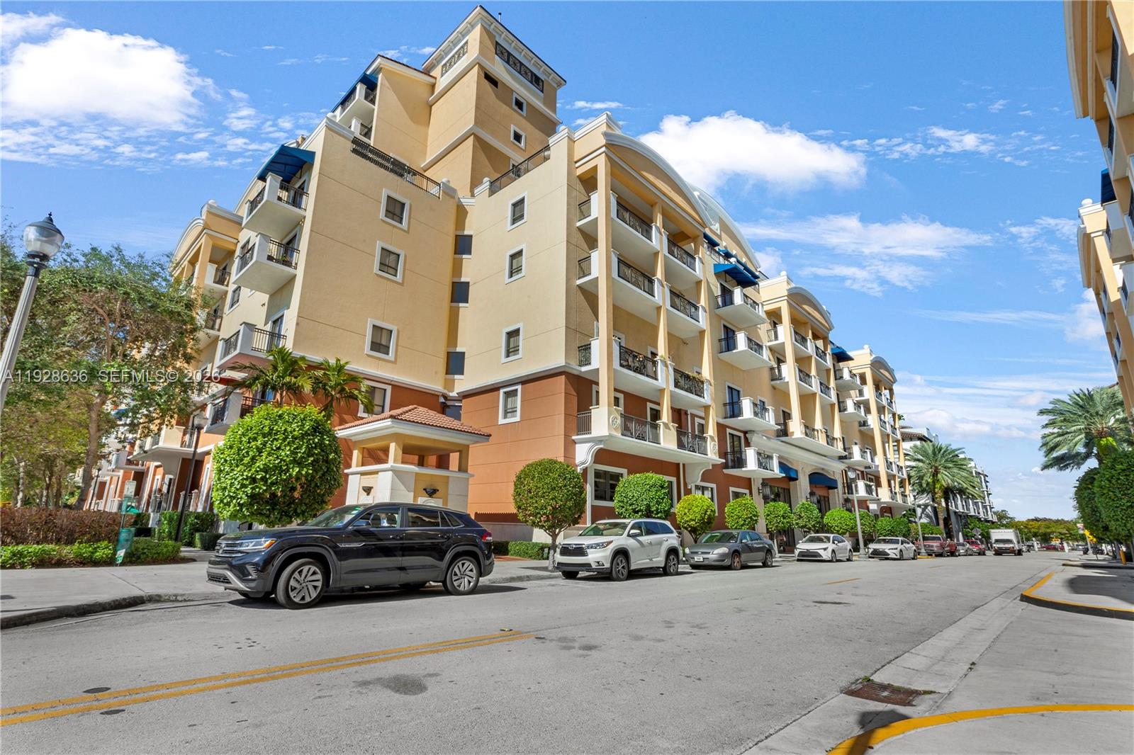 COLONNADE AT DADELAND SW - Residential