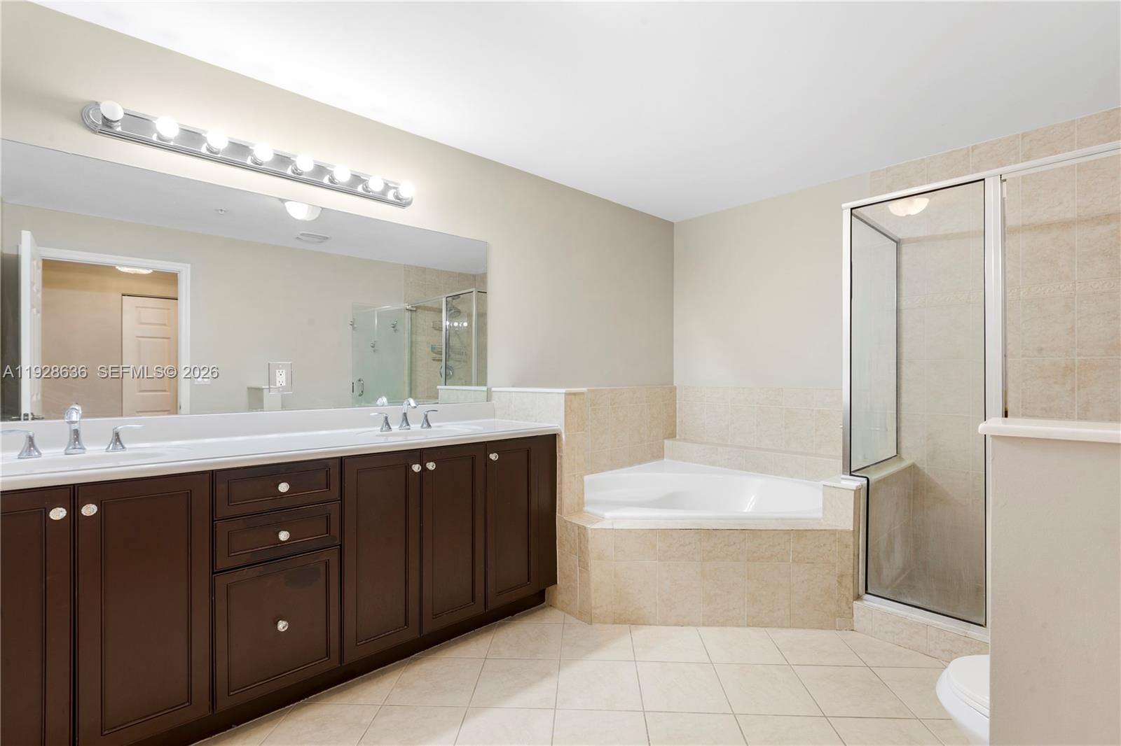 COLONNADE AT DADELAND SW - Residential