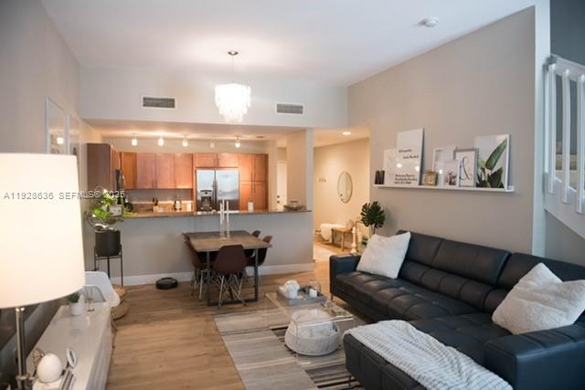 COLONNADE AT DADELAND SW - Residential